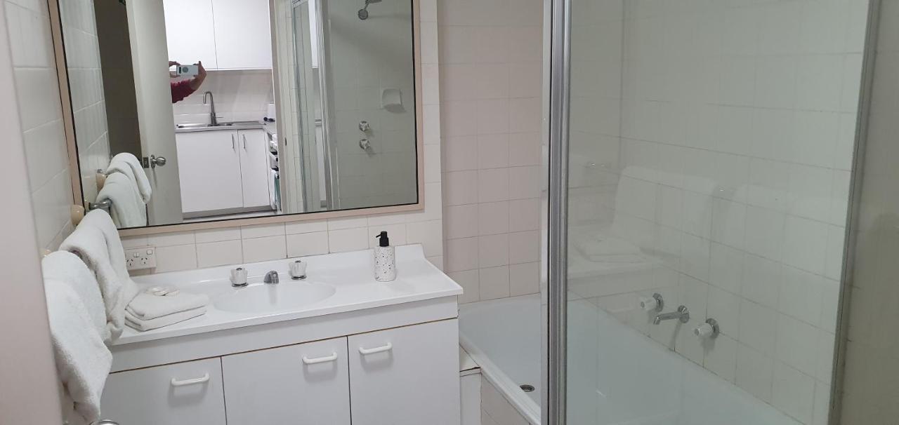 Beautiful, Inner City, Renovated Floor 2-bedroom Apartment