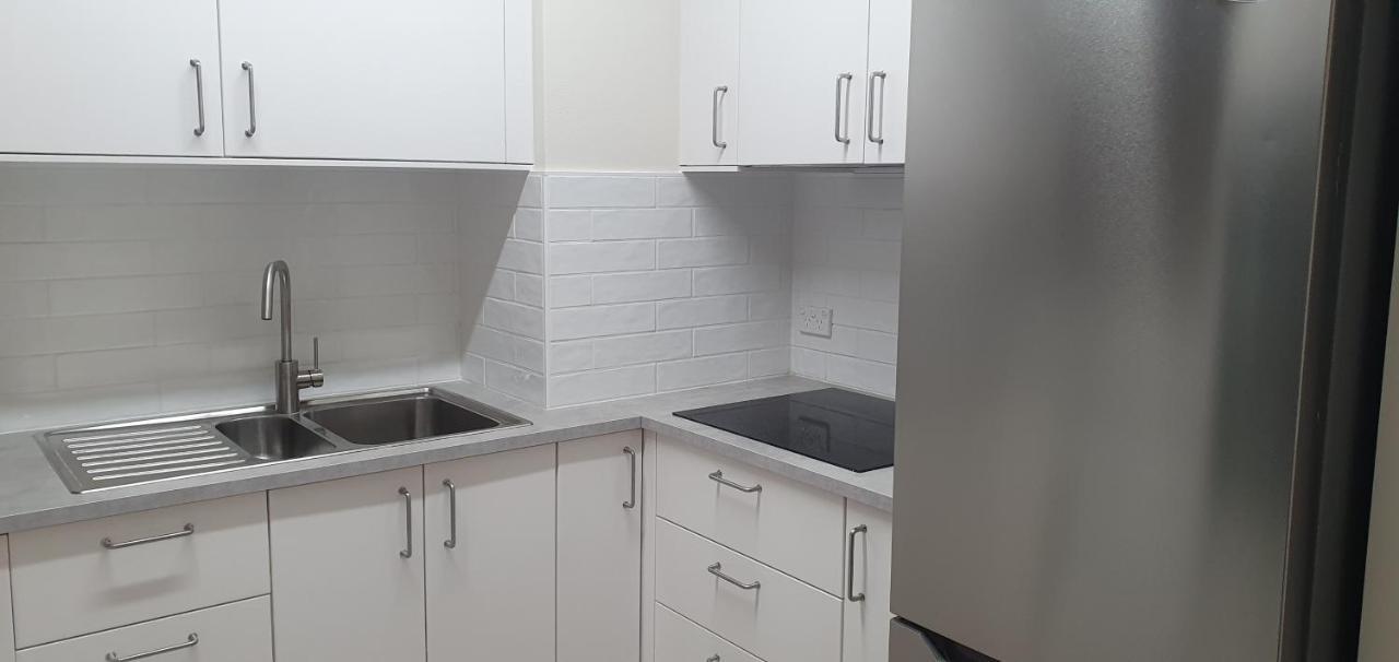 Beautiful, Inner City, Renovated Floor 2-bedroom