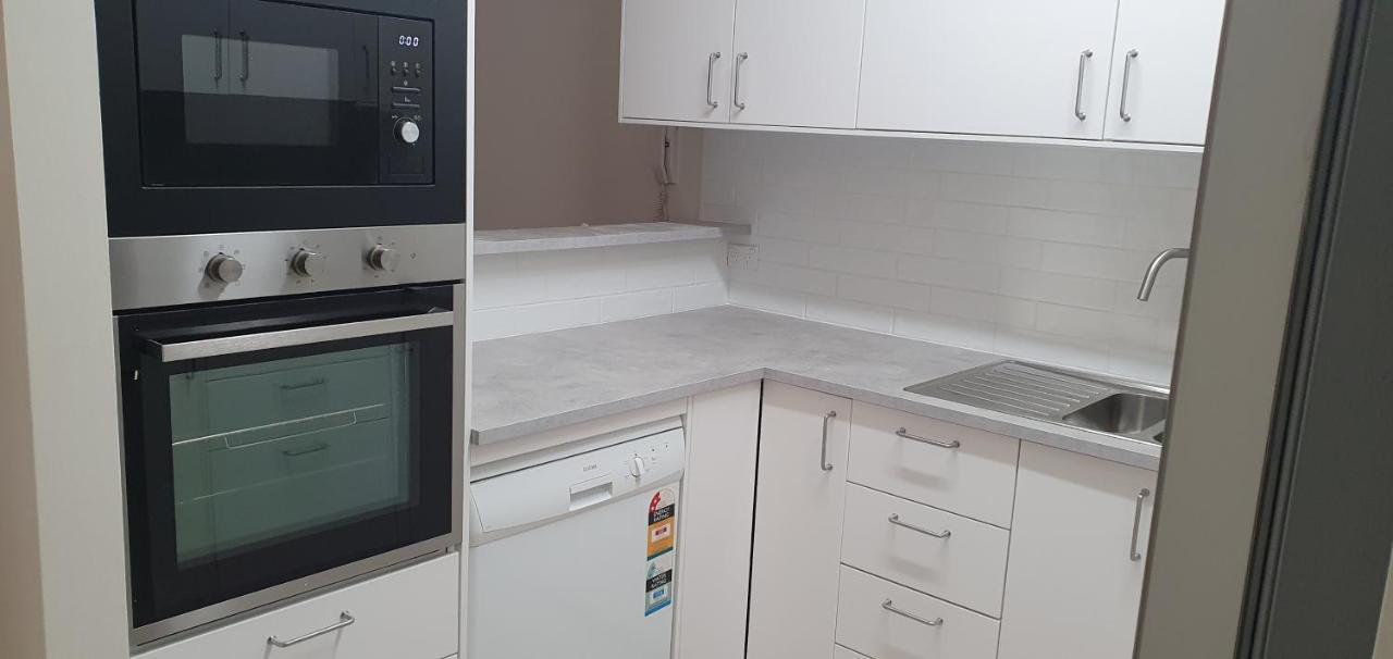 Beautiful, Inner City, Renovated Floor 2-bedroom Apartment